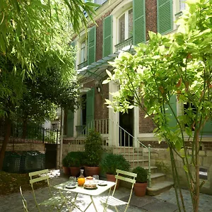 Отель Maison Lepic Montmartre ***